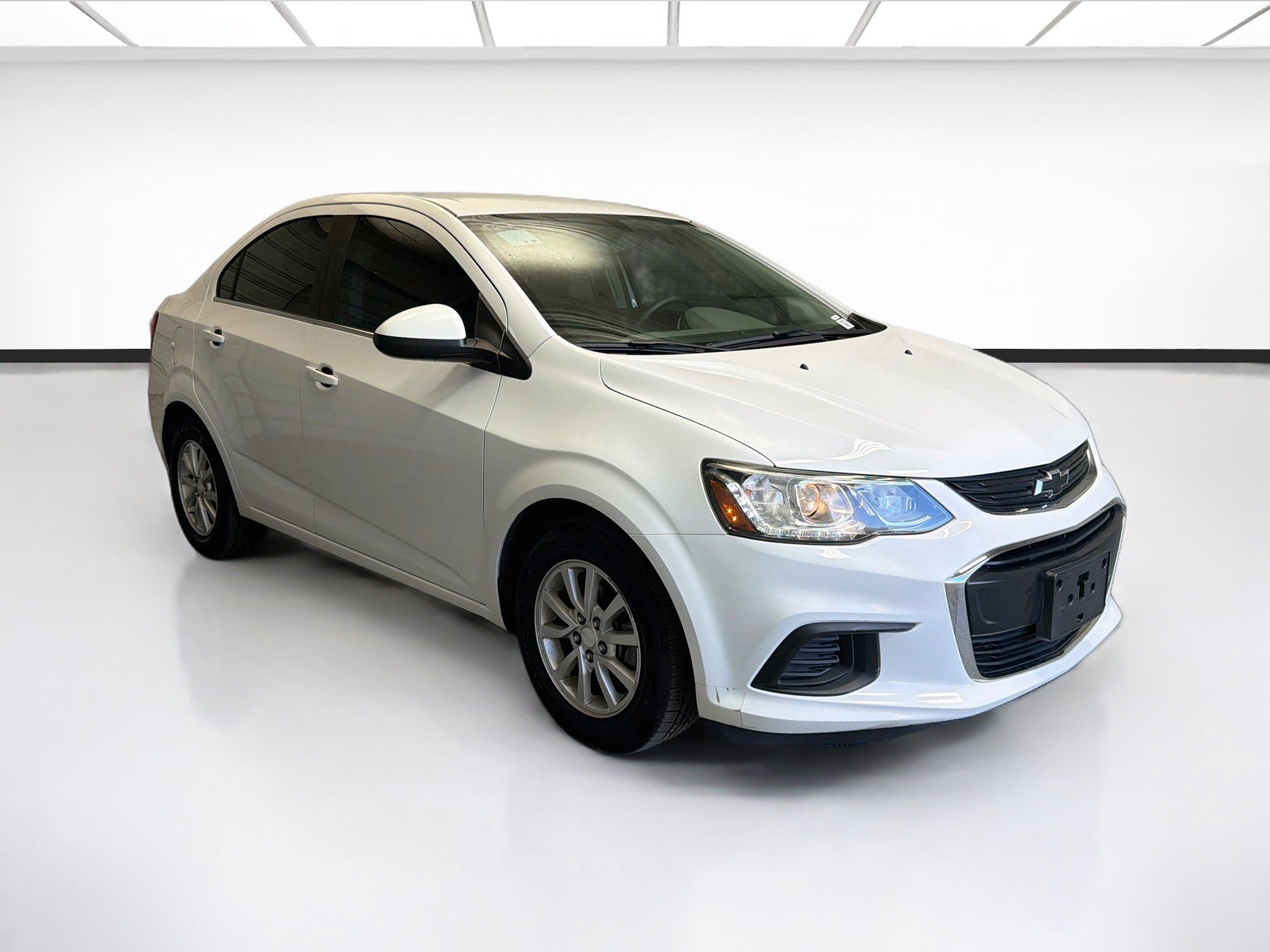 Used 2019 Chevrolet Sonic LT w/ Convenience Package FWD image 3