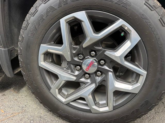 Used 2024 GMC Sierra 1500 SLT w/ SLT Premium Package AWD/4WD image 4