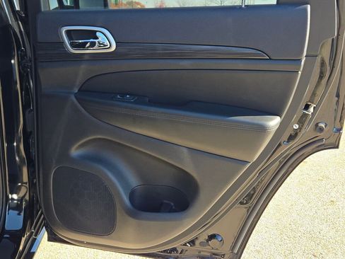 Used 2021 Jeep Grand Cherokee Laredo X image 12