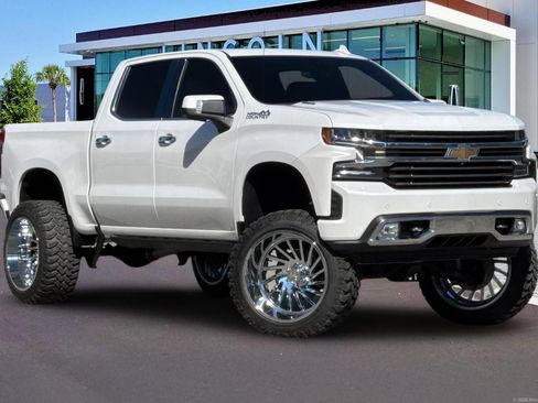 Used 2021 Chevrolet Silverado 1500 High Country w/ Technology Package AWD/4WD image 2