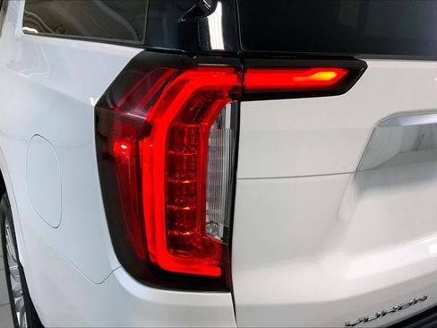 Used 2023 GMC Yukon XL Denali w/ Advanced Technology Package AWD/4WD image 28