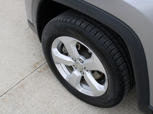 Used 2019 Jeep Compass Latitude w/ Popular Equipment Group image 40