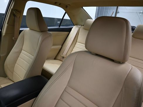Used 2016 Toyota Camry XLE w/ Moonroof Package FWD image 14