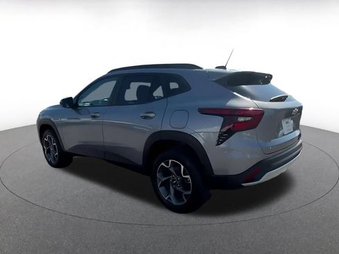 Used 2025 Chevrolet Trax LT FWD image 10