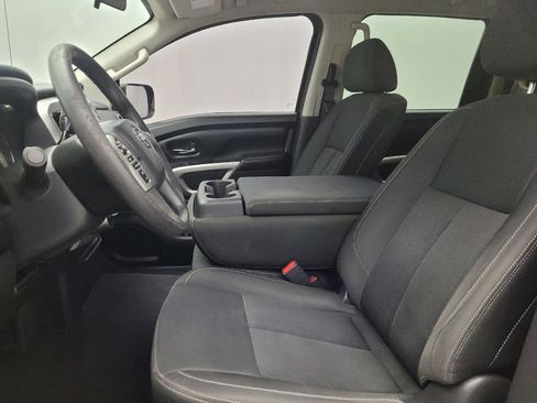 Used 2018 Nissan Titan SV image 17