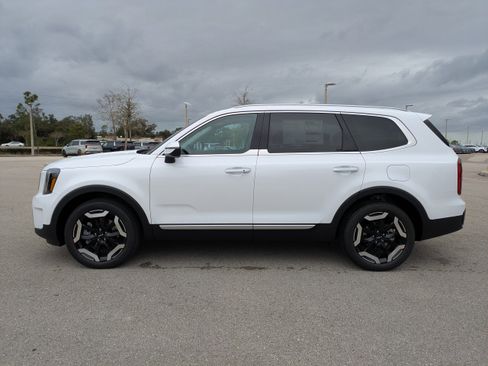 New 2025 Kia Telluride S image 8