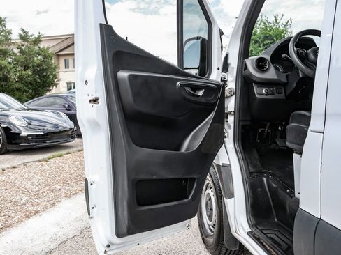 Used 2023 Mercedes-Benz Sprinter 2500 image 35