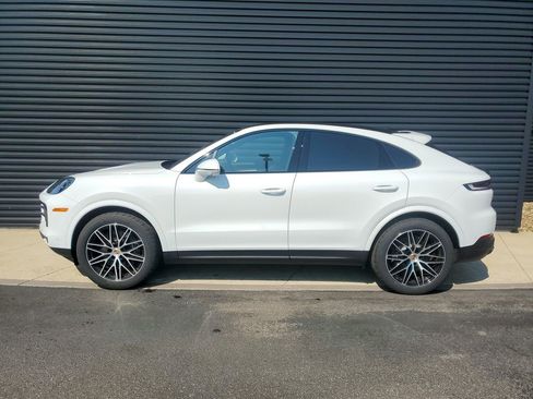 Certified 2025 Porsche Cayenne Coupe image 2
