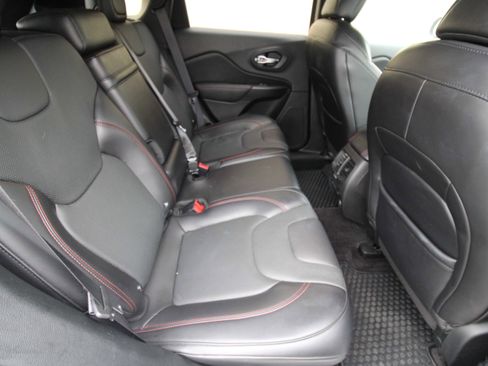 Used 2019 Jeep Cherokee Trailhawk image 38