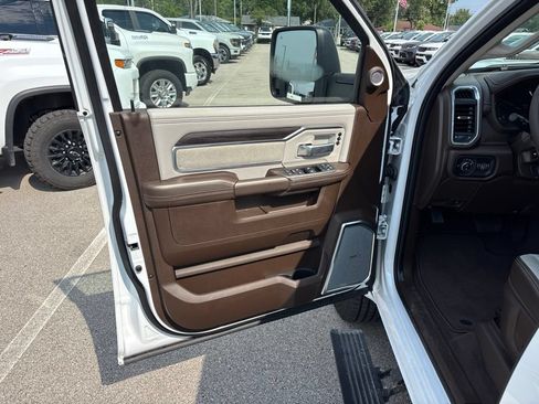 Used 2025 RAM 3500 Laramie AWD/4WD image 23
