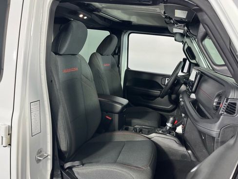 Used 2025 Jeep Wrangler Unlimited Rubicon image 32