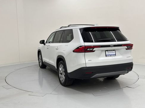 Used 2024 Toyota Grand Highlander AWD image 3