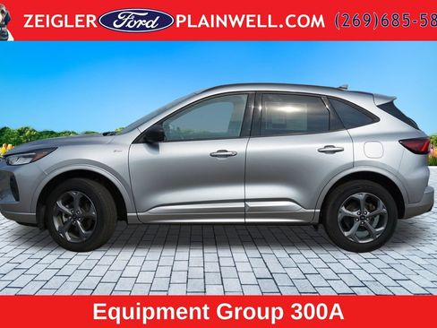 Used 2024 Ford Escape ST-Line w/ Tech Pack #1 AWD/4WD image 2