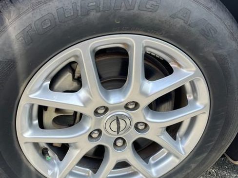 Used 2023 Chrysler Pacifica Touring-L FWD image 13