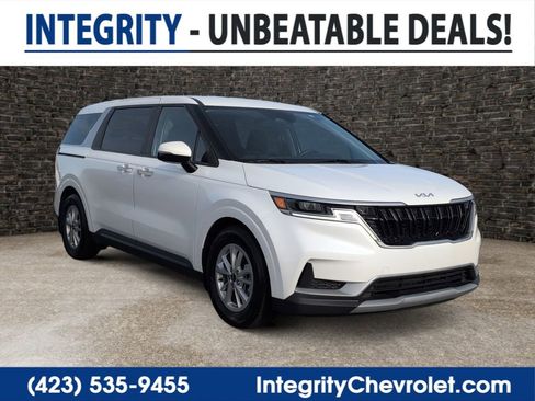 Used 2024 Kia Carnival LX FWD image 1