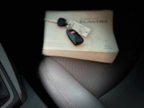 Used 2015 Hyundai Elantra SE image 21