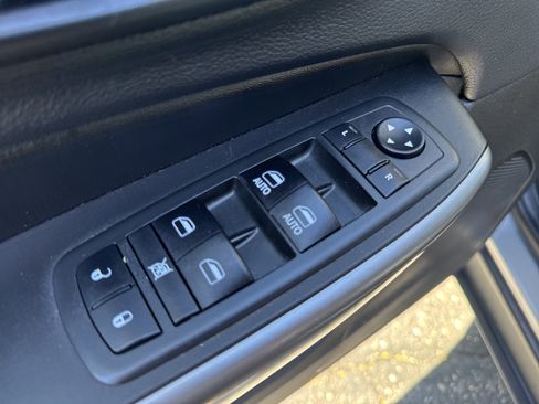 Used 2019 Jeep Cherokee Limited AWD/4WD image 14