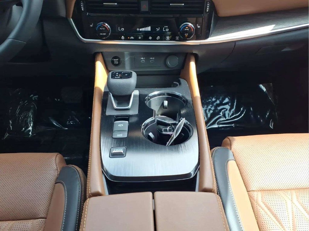 Certified 2025 Nissan Rogue Platinum FWD image 10
