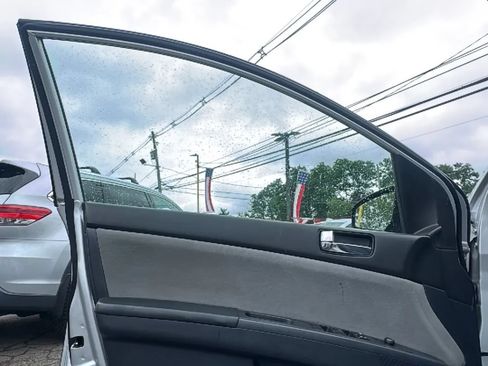 Used 2011 Nissan Sentra 2.0 SR w/ Convenience Pkg FWD image 9