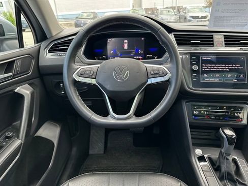 Certified 2023 Volkswagen Tiguan SE w/ Panoramic Sunroof Package AWD/4WD image 17