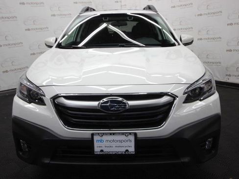 Used 2022 Subaru Outback Premium image 9