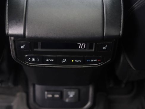 Used 2023 Toyota Highlander Platinum AWD/4WD image 18