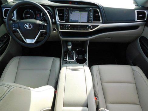 Certified 2019 Toyota Highlander XLE FWD image 20