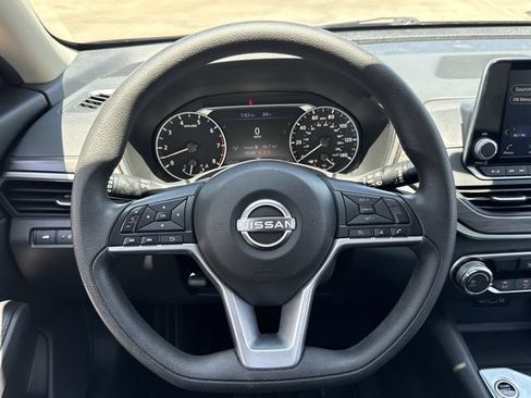 Used 2025 Nissan Altima 2.5 SV AWD/4WD image 13