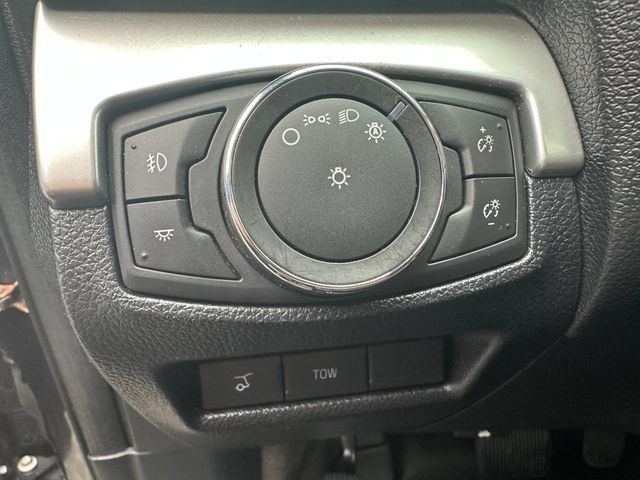 Used 2017 Ford Explorer XLT w/ Equipment Group 202A AWD/4WD image 11