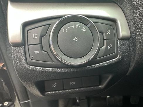 Used 2017 Ford Explorer XLT w/ Equipment Group 202A AWD/4WD image 11