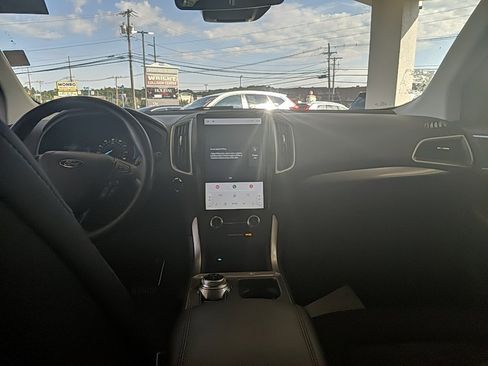 Used 2023 Ford Edge SEL image 11