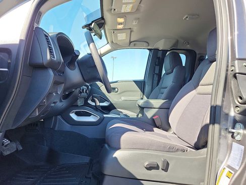 Used 2023 Nissan Frontier SV w/ Tow Package AWD/4WD image 13