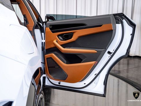 Used 2025 Lamborghini Urus SE image 51