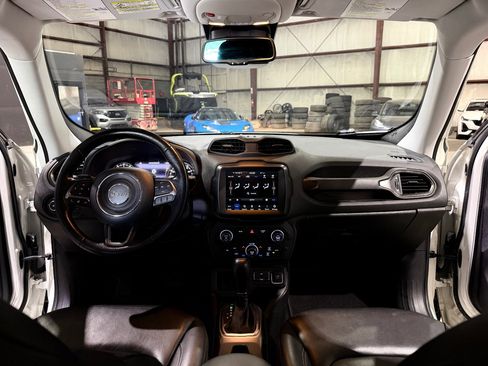 Used 2018 Jeep Renegade Limited w/ UConnect 8.4 Nav Group FWD image 28