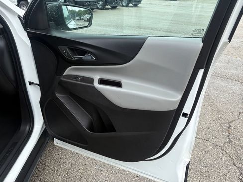 Used 2020 Chevrolet Equinox LS AWD/4WD image 17