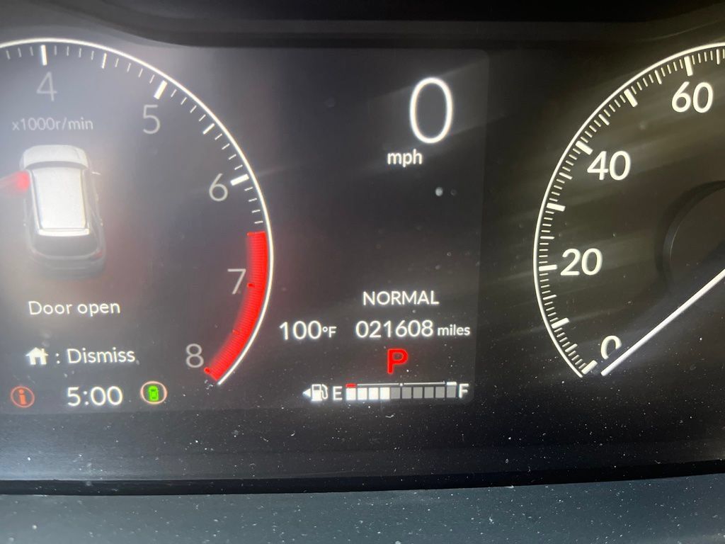 Used 2023 Honda Pilot Touring image 4