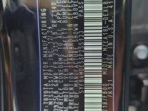 Used 2025 Toyota Corolla LE FWD image 24