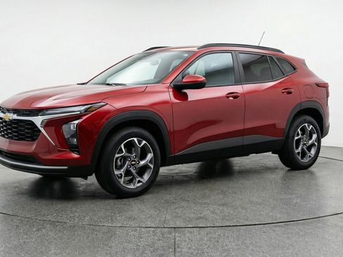 Used 2025 Chevrolet Trax LT image 3