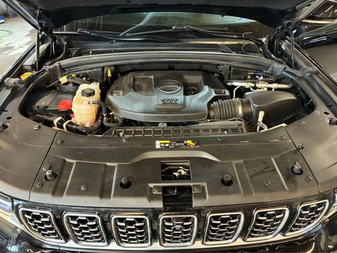Used 2023 Jeep Grand Cherokee L Summit AWD/4WD image 30