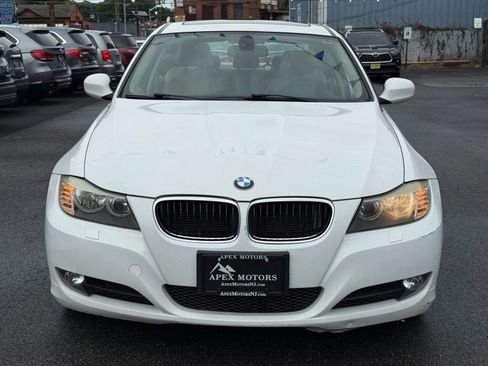 Used 2011 BMW 328i xDrive Sedan AWD/4WD image 2