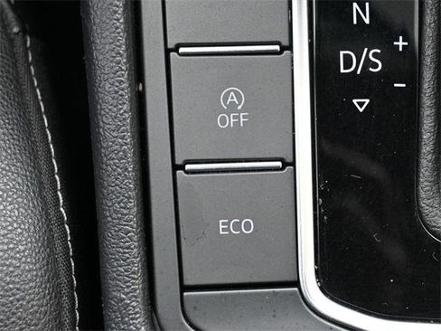 Used 2021 Volkswagen Jetta SE image 25