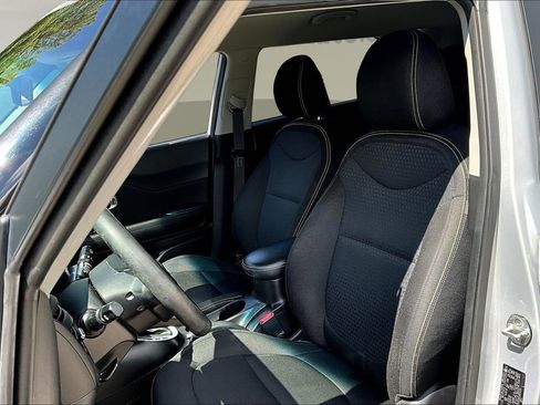 Used 2016 Kia Soul + image 22