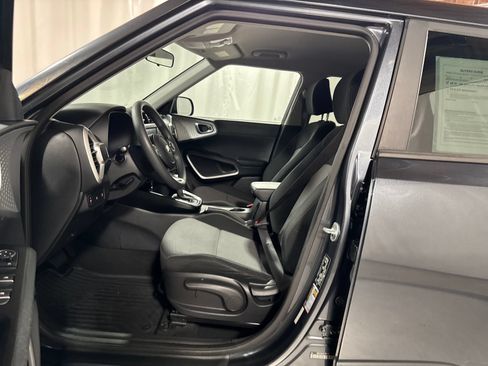 Used 2020 Kia Soul LX FWD image 3