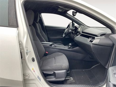 Used 2018 Toyota C-HR XLE image 15