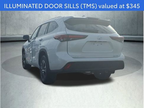 Certified 2024 Toyota Highlander XLE image 9