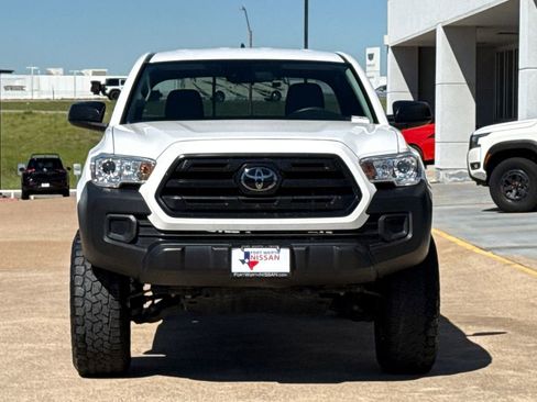Used 2019 Toyota Tacoma SR image 3