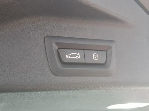 Used 2025 BMW X5 xDrive50e image 32