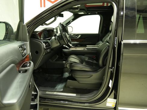 Used 2023 Lincoln Navigator Reserve AWD/4WD image 12