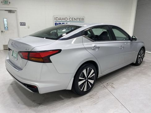 Used 2022 Nissan Altima 2.5 SV FWD image 8