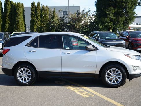 Used 2019 Chevrolet Equinox LS w/ LS Convenience Package AWD/4WD image 5